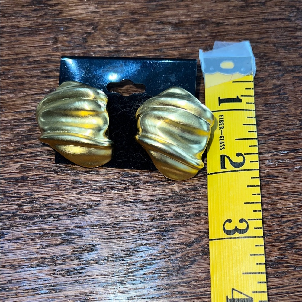 The 80s are Calling! Gold Textured Clip-On Earrings - Picture 5 of 5